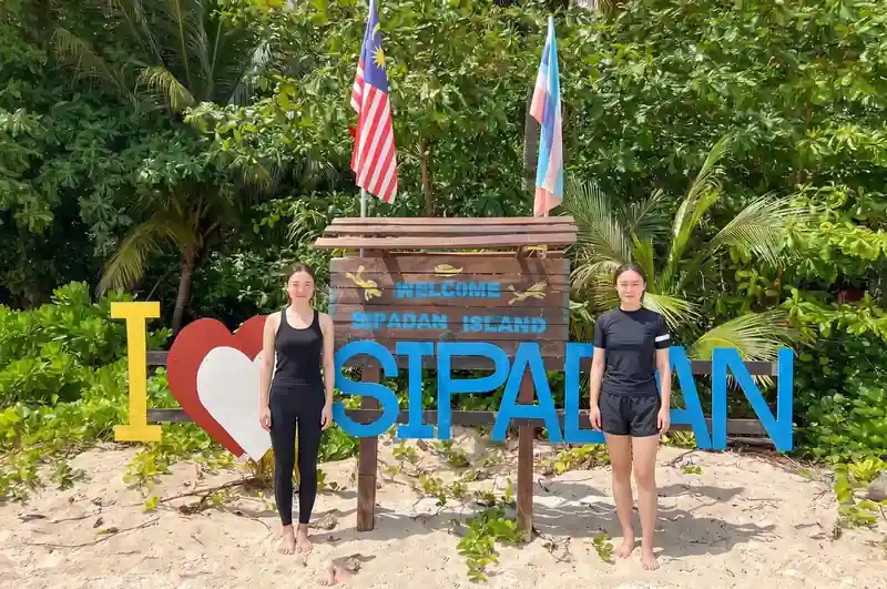 Scuba diving Sipadan to see coral reefs and giant sea turtles with Danglai Resort in the Celebes Sea